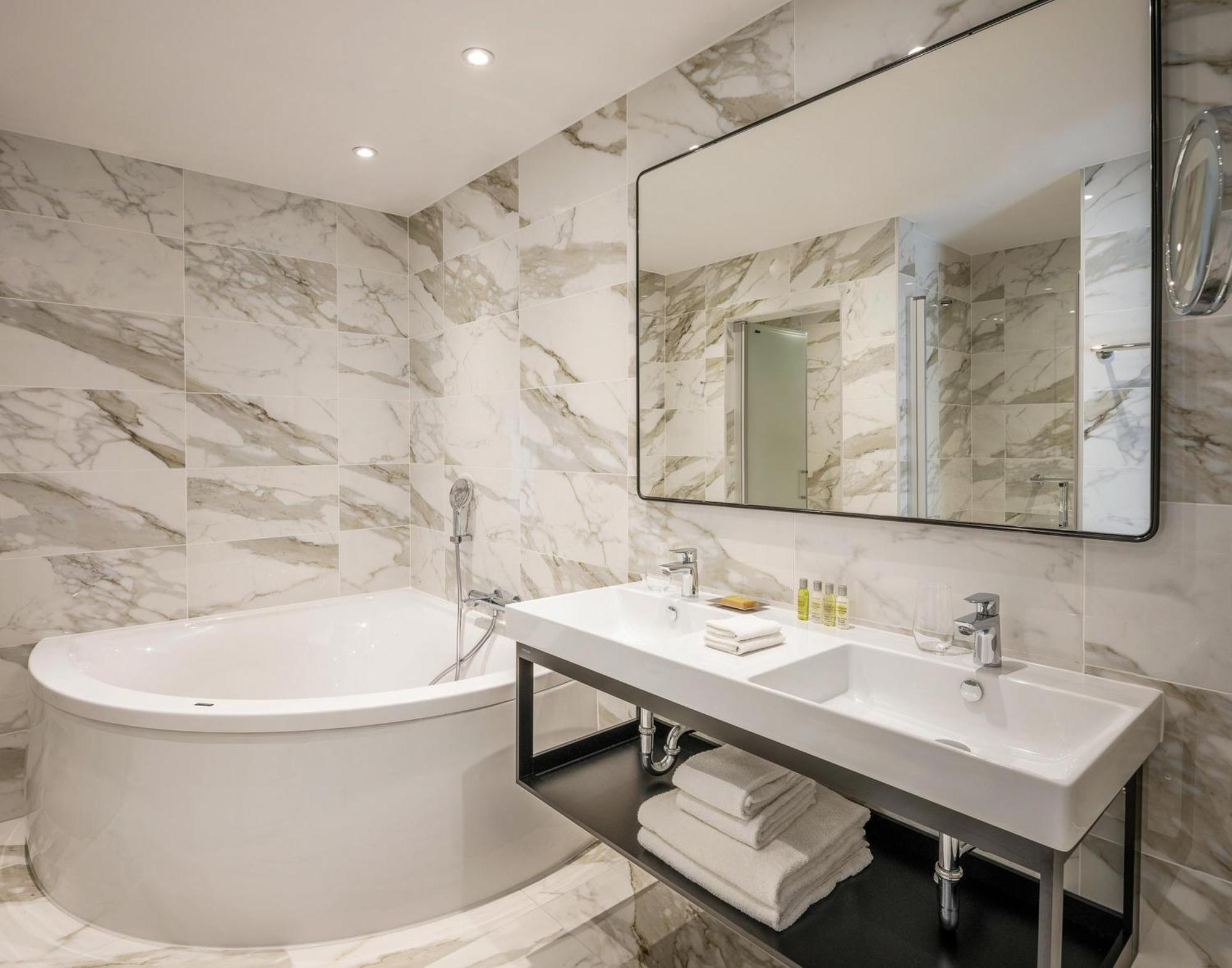 Hilton Brussels Grand Place — Photos 1